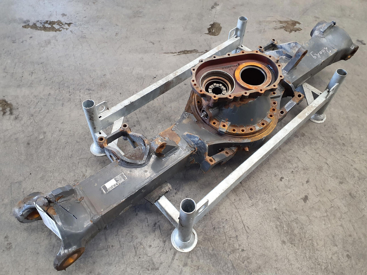 Liebherr LTM 1400-7.1 axle 3 housing - Axle and parts for Mobile crane: picture 4 Liebherr LTM 1400-7.1 axle 3 housing - Axle and parts for Mobile crane: picture 4