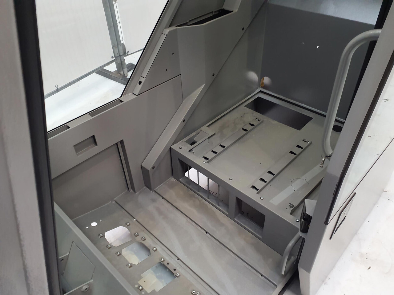 Liebherr LTM upper cab - Cab for Crane: picture 3 Liebherr LTM upper cab - Cab for Crane: picture 3