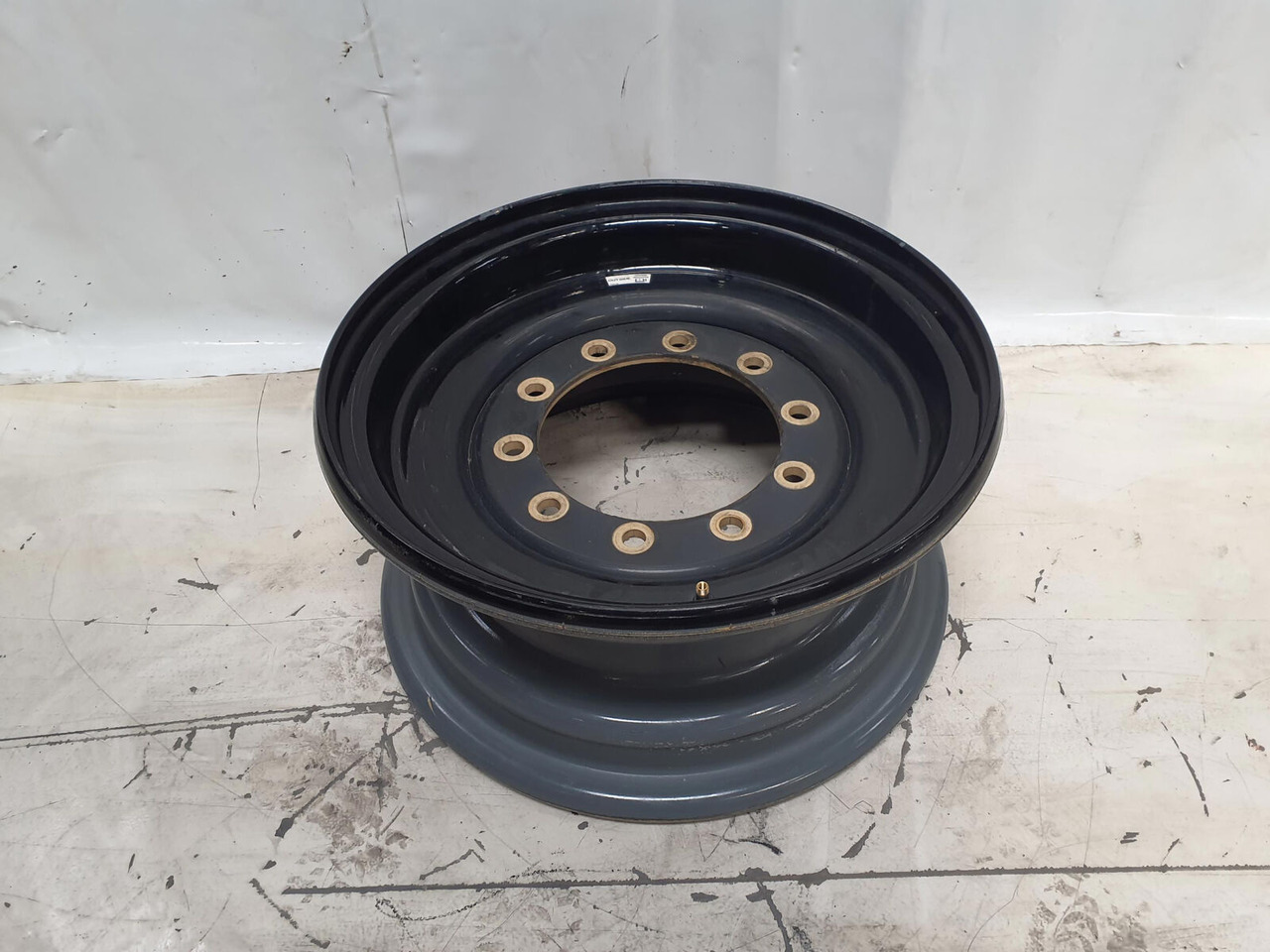 Liebherr Rim 445/95R25 10 12 1p - Rim for Crane: picture 1 Liebherr Rim 445/95R25 10 12 1p - Rim for Crane: picture 1