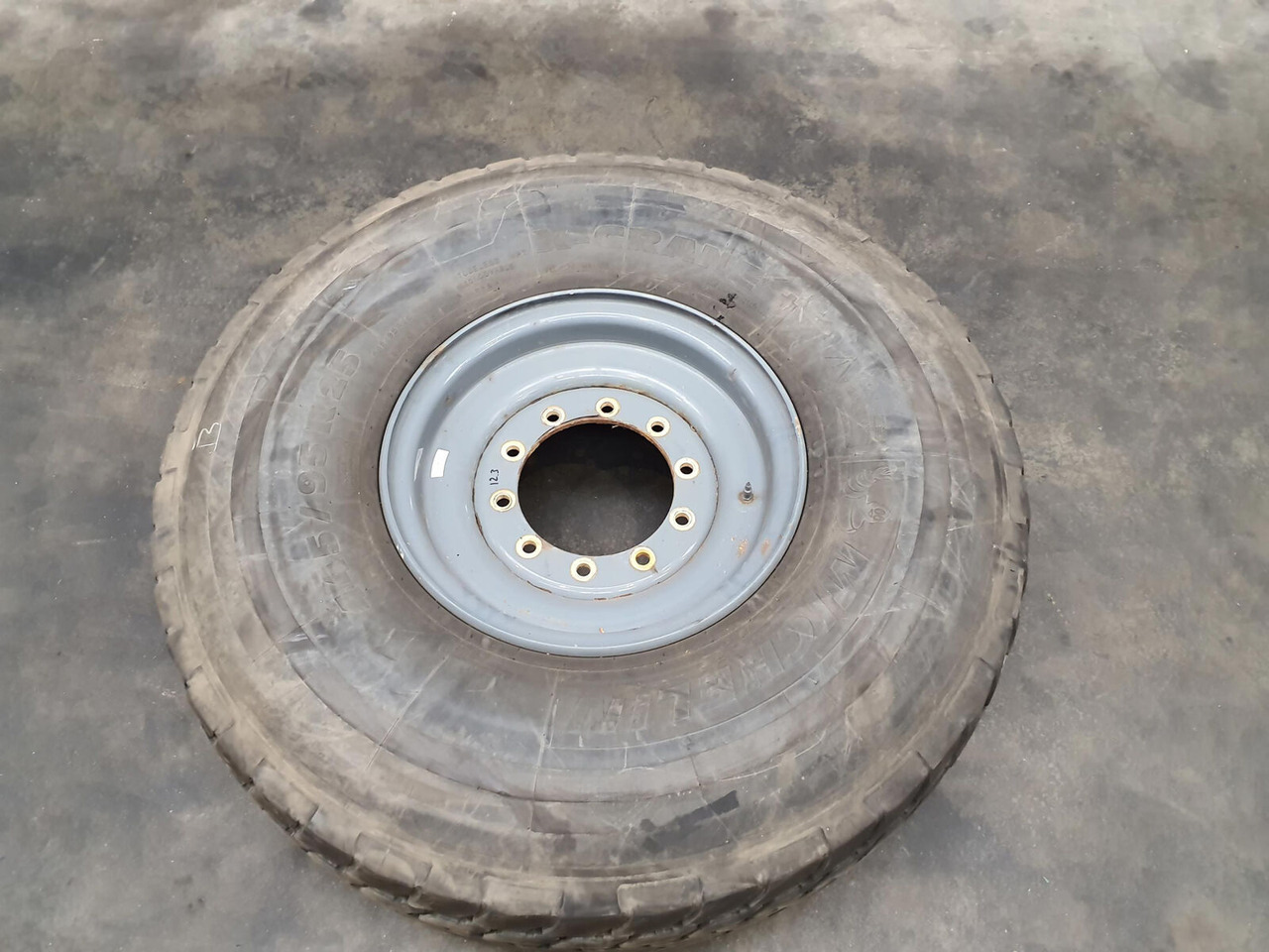 Liebherr Wheel 445/95R25 10 12.3 1p - Wheel and tire package for Crane: picture 1 Liebherr Wheel 445/95R25 10 12.3 1p - Wheel and tire package for Crane: picture 1