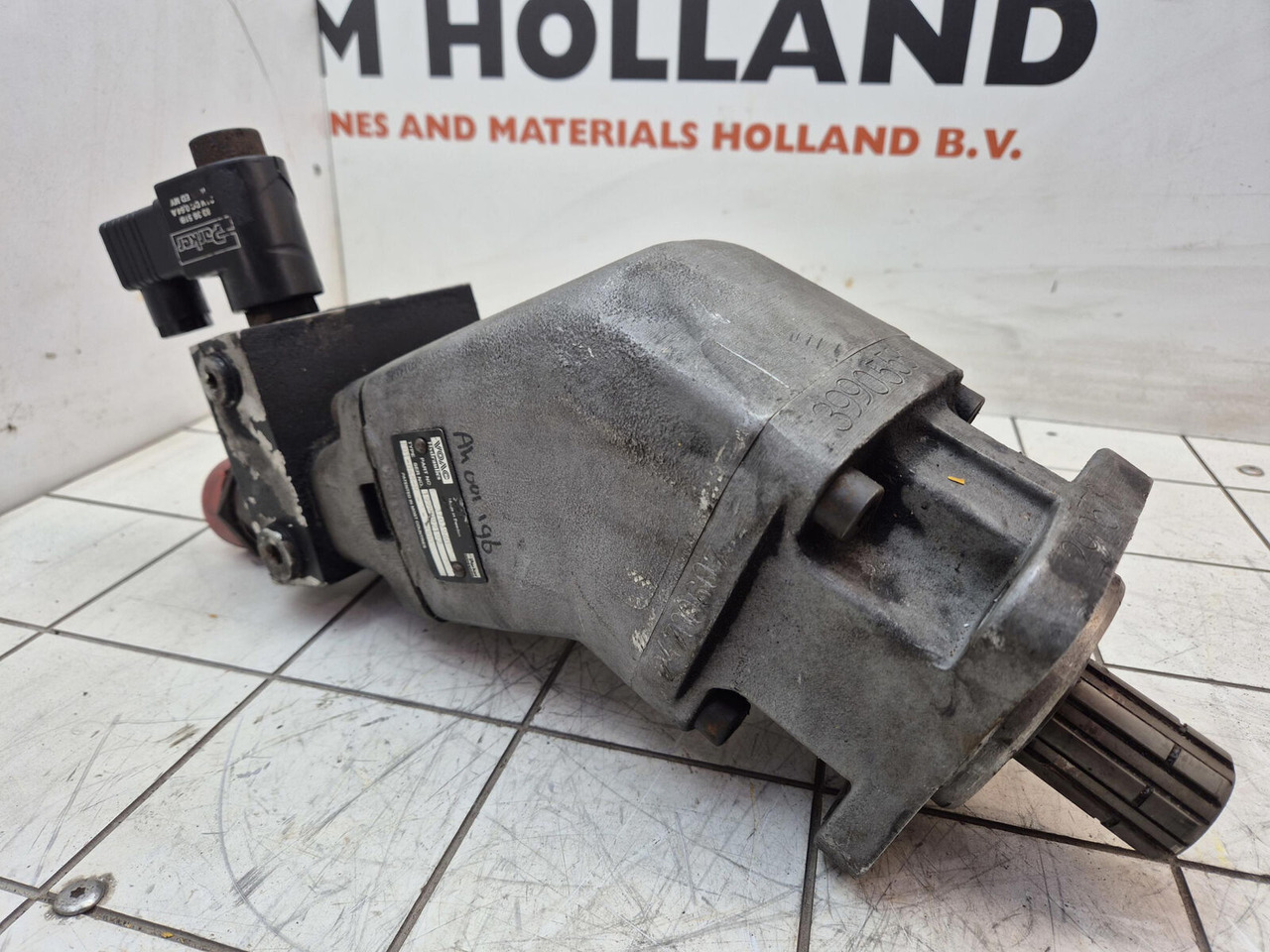 Parker F1-060R hydro pump with bypass - Hydraulic pump for Mobile crane: picture 2 Parker F1-060R hydro pump with bypass - Hydraulic pump for Mobile crane: picture 2