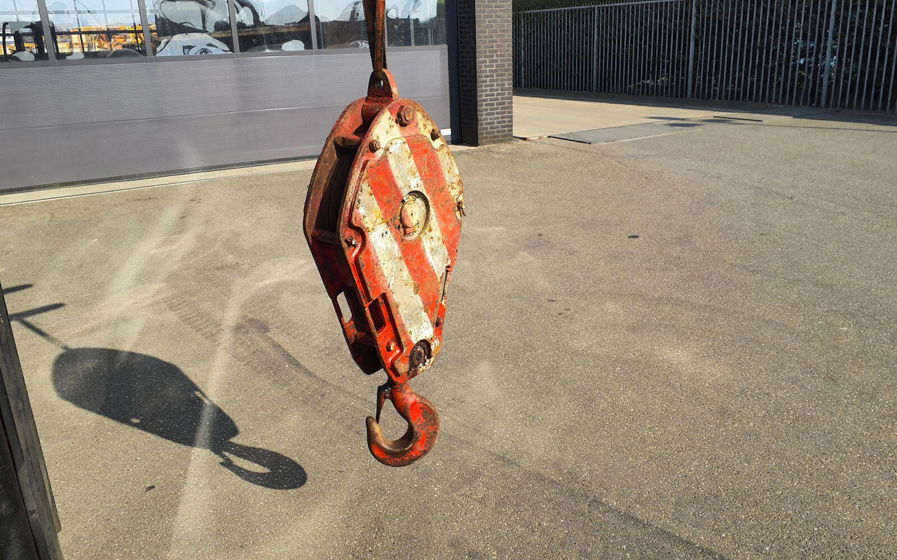 Hookblock 12 mm 1 sheave 12 ton - Spare parts for Mobile crane: picture 1 Hookblock 12 mm 1 sheave 12 ton - Spare parts for Mobile crane: picture 1