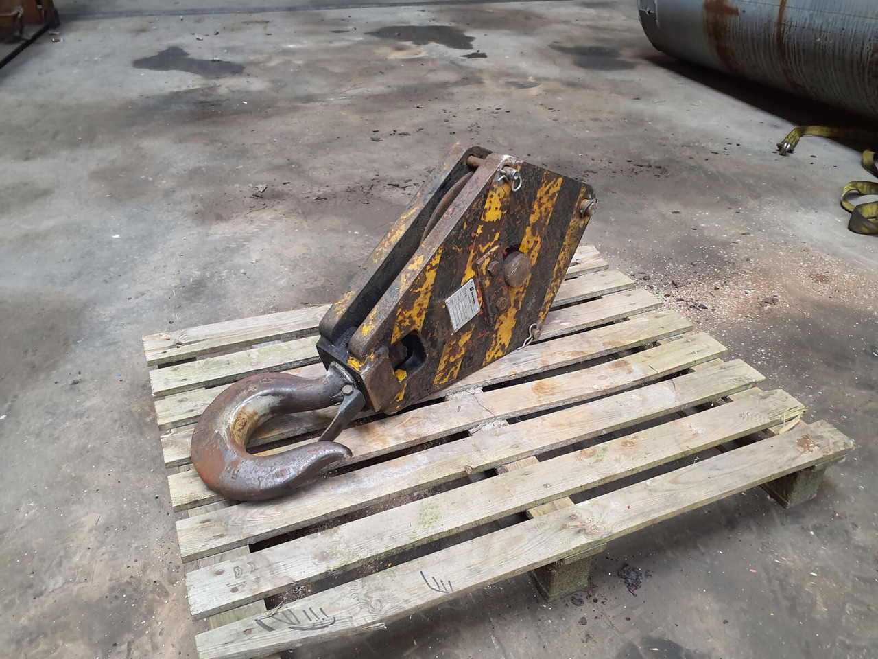 Hookblock 14mm 1 sheave 15 Ton - Spare parts for Crane: picture 4 Hookblock 14mm 1 sheave 15 Ton - Spare parts for Crane: picture 4