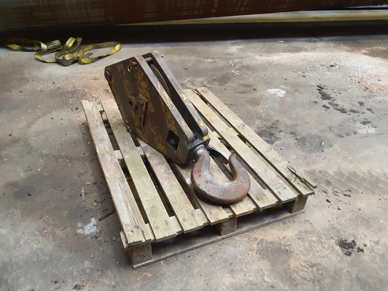 Hookblock 14mm 1 sheave 15 Ton - Spare parts for Crane: picture 1 Hookblock 14mm 1 sheave 15 Ton - Spare parts for Crane: picture 1