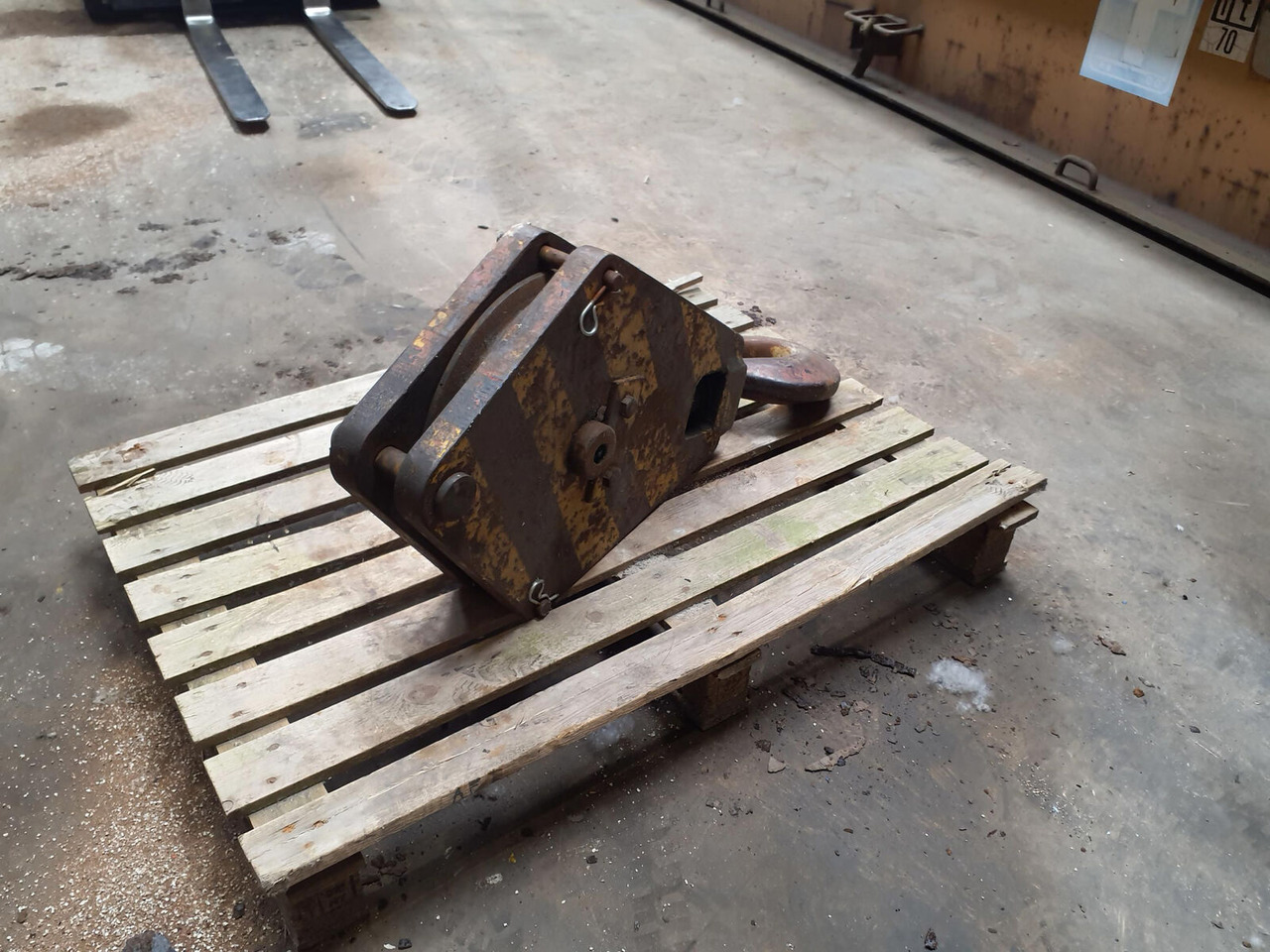 Hookblock 14mm 1 sheave 15 Ton - Spare parts for Crane: picture 2 Hookblock 14mm 1 sheave 15 Ton - Spare parts for Crane: picture 2