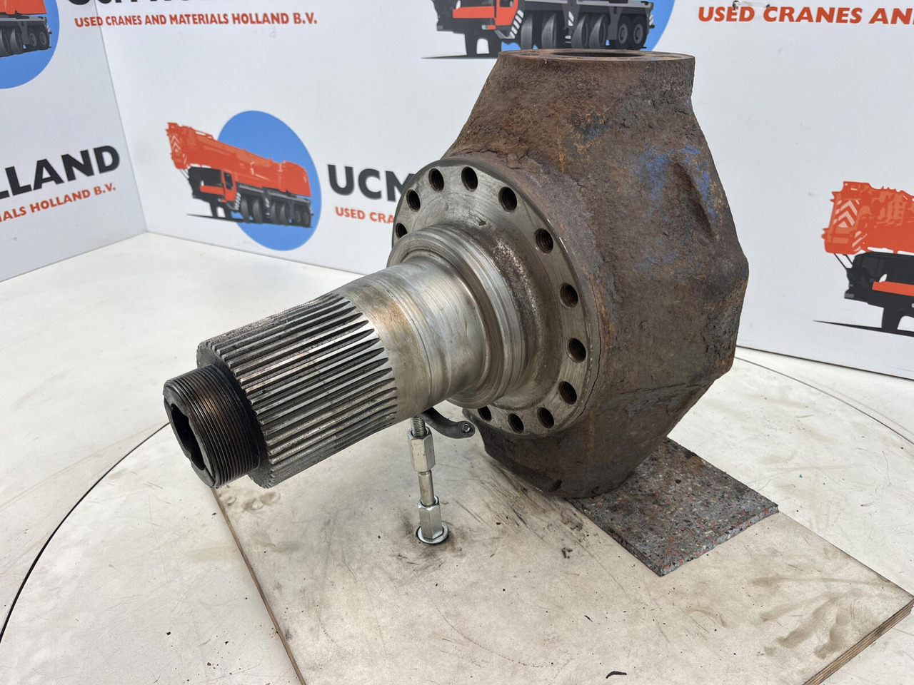Terex AC 205 Steering knuckle 16 holes axle 4 - Steering knuckle for Mobile crane: picture 1 Terex AC 205 Steering knuckle 16 holes axle 4 - Steering knuckle for Mobile crane: picture 1
