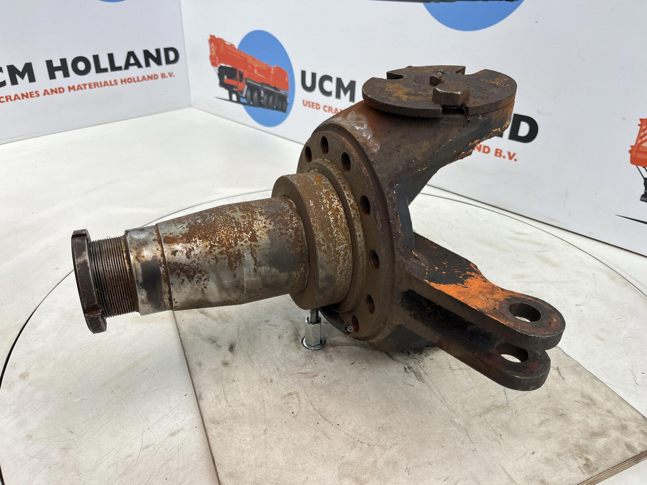 Terex HC 340 Steering knuckle 12 holes axle 1 - Steering knuckle for Mobile crane: picture 1 Terex HC 340 Steering knuckle 12 holes axle 1 - Steering knuckle for Mobile crane: picture 1