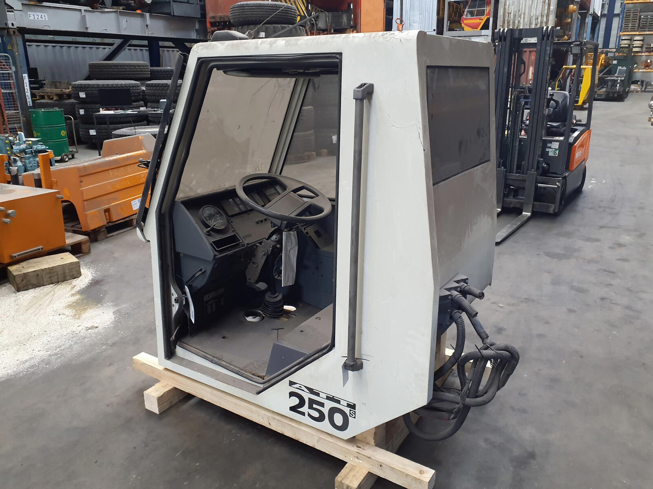 Terex PPM ATT 250 lower cabin - Cab for Mobile crane: picture 3 Terex PPM ATT 250 lower cabin - Cab for Mobile crane: picture 3