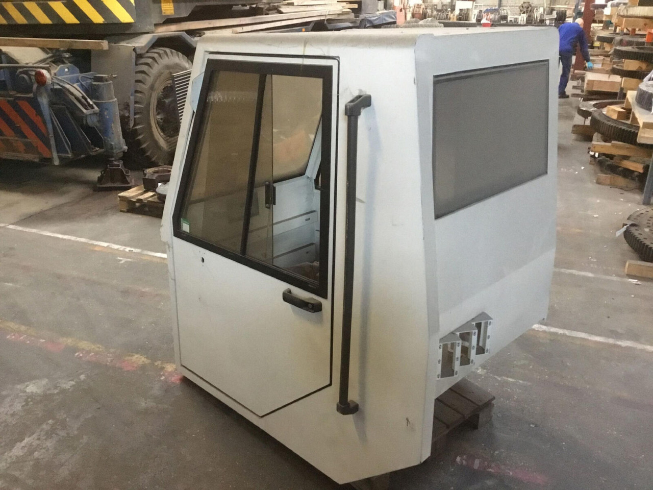 Terex PPM lower cabin - Cab for Mobile crane: picture 3 Terex PPM lower cabin - Cab for Mobile crane: picture 3