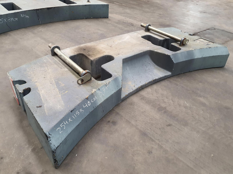 Terex Terex Demag Challenger 4200 counterweight 3.7 Ton - Counterweight for Construction machinery: picture 1 Terex Terex Demag Challenger 4200 counterweight 3.7 Ton - Counterweight for Construction machinery: picture 1