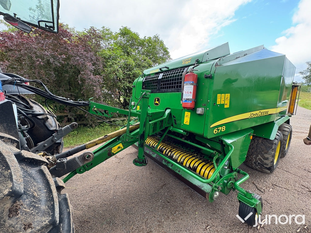 Balspress John Deere 678 - Round baler, Bale wrapper: picture 3 Balspress John Deere 678 - Round baler, Bale wrapper: picture 3
