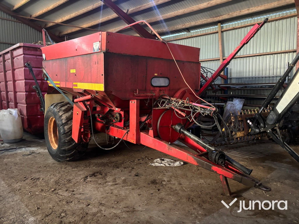 Gödningspridare - Överum Tive 6012 - Manure spreader: picture 1 Gödningspridare - Överum Tive 6012 - Manure spreader: picture 1