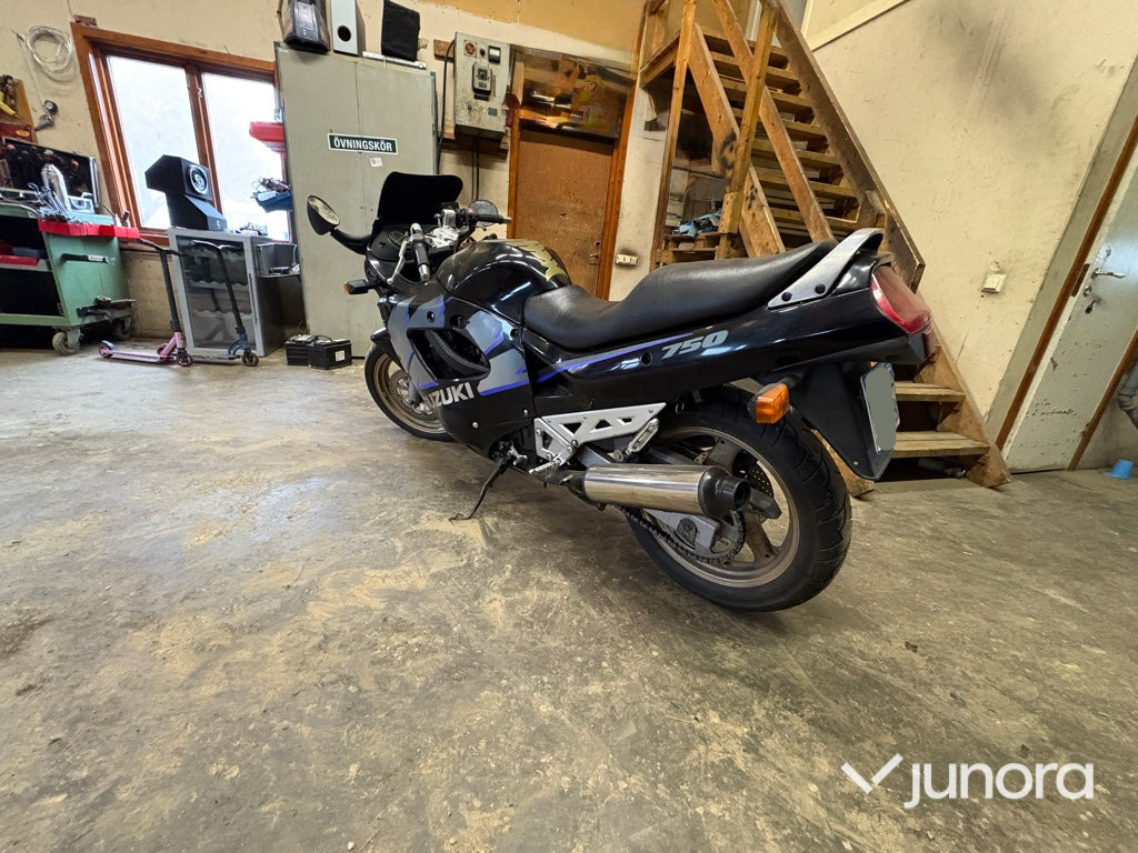 Motorcykel - SUZUKI GSX 750 F - Motorcycle: picture 4 Motorcykel - SUZUKI GSX 750 F - Motorcycle: picture 4