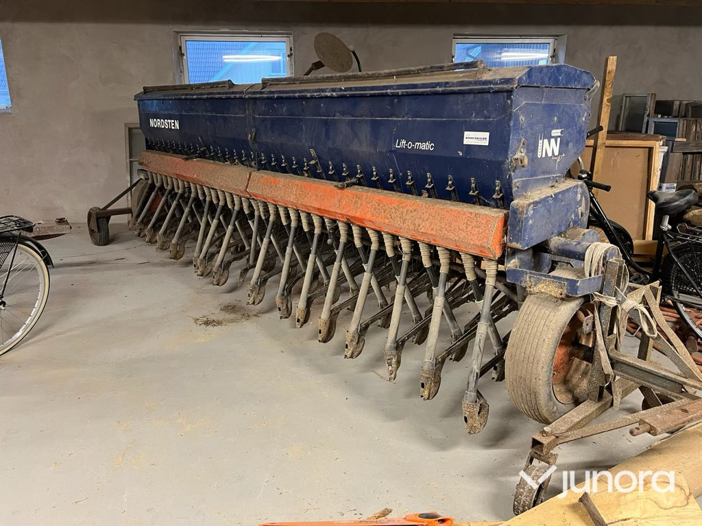 Såmaskin - Lift-o-Matic CLB 400 - Seed drill: picture 1 Såmaskin - Lift-o-Matic CLB 400 - Seed drill: picture 1