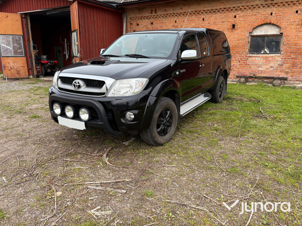Toyota Hilux X-Cab 4wd - Pickup truck: picture 1 Toyota Hilux X-Cab 4wd - Pickup truck: picture 1