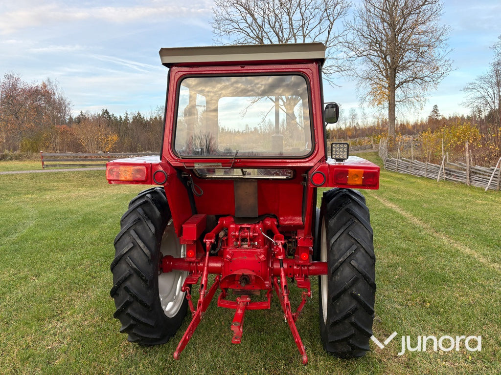 Traktor - International 444 - Farm tractor: picture 4 Traktor - International 444 - Farm tractor: picture 4