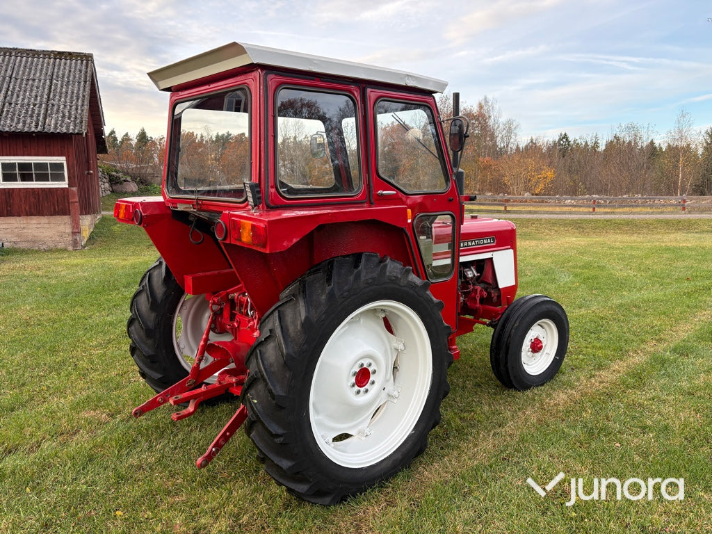 Traktor - International 444 - Farm tractor: picture 5 Traktor - International 444 - Farm tractor: picture 5