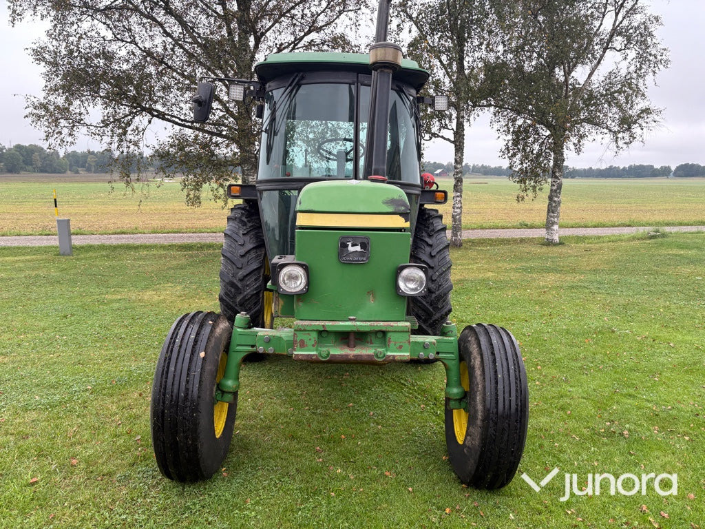 Traktor John Deere 2250 - Farm tractor: picture 2 Traktor John Deere 2250 - Farm tractor: picture 2