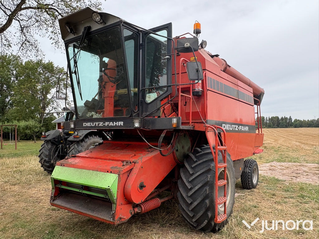 Tröska - Deutz-Fahr 36.10 - Combine harvester: picture 1 Tröska - Deutz-Fahr 36.10 - Combine harvester: picture 1