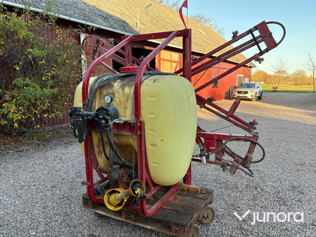 Växtskyddsspruta – Hardi, NK 600 - Tractor mounted sprayer: picture 3 Växtskyddsspruta – Hardi, NK 600 - Tractor mounted sprayer: picture 3