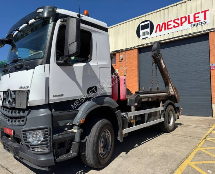 Mercedes Arocs 1845 - Skip loader truck: picture 1 Mercedes Arocs 1845 - Skip loader truck: picture 1