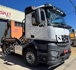 Mercedes Arocs 1845 - Skip loader truck: picture 2 Mercedes Arocs 1845 - Skip loader truck: picture 2
