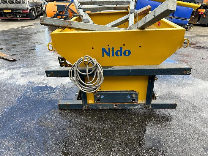 Nido Stratos B06-27 PAX - Sand/ Salt spreader: picture 3 Nido Stratos B06-27 PAX - Sand/ Salt spreader: picture 3