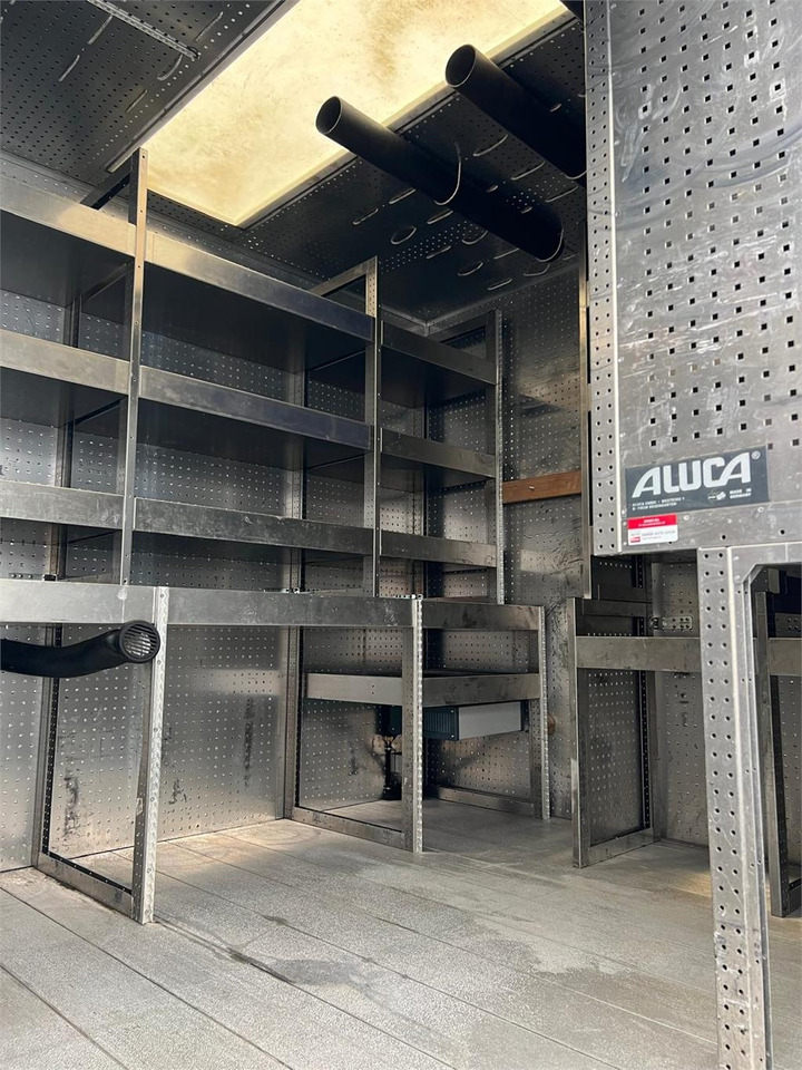 Mercedes-Benz Antos 1824 LnR  - Box truck: picture 4 Mercedes-Benz Antos 1824 LnR  - Box truck: picture 4