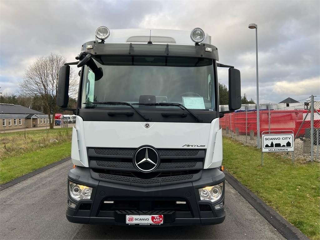 Mercedes-Benz Antos 2533 L - Box truck: picture 4 Mercedes-Benz Antos 2533 L - Box truck: picture 4