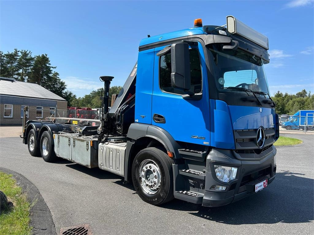 Mercedes-Benz Antos 2546 - Hiab 192 E kran  - Skip loader truck: picture 2 Mercedes-Benz Antos 2546 - Hiab 192 E kran  - Skip loader truck: picture 2