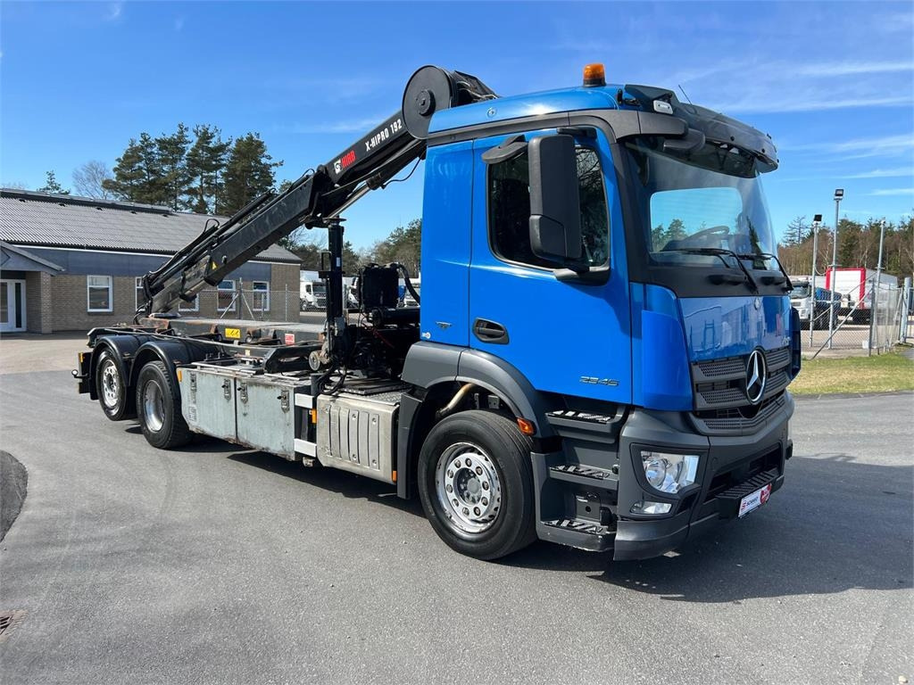 Mercedes-Benz Antos 2546 - Hiab 192 E kran  - Skip loader truck: picture 3 Mercedes-Benz Antos 2546 - Hiab 192 E kran  - Skip loader truck: picture 3