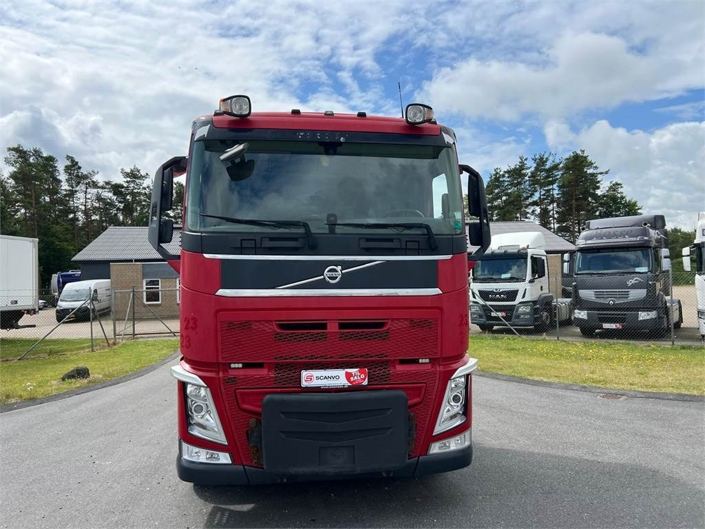 Volvo FH500 8x4 Tridempucher - Skip loader truck: picture 3 Volvo FH500 8x4 Tridempucher - Skip loader truck: picture 3