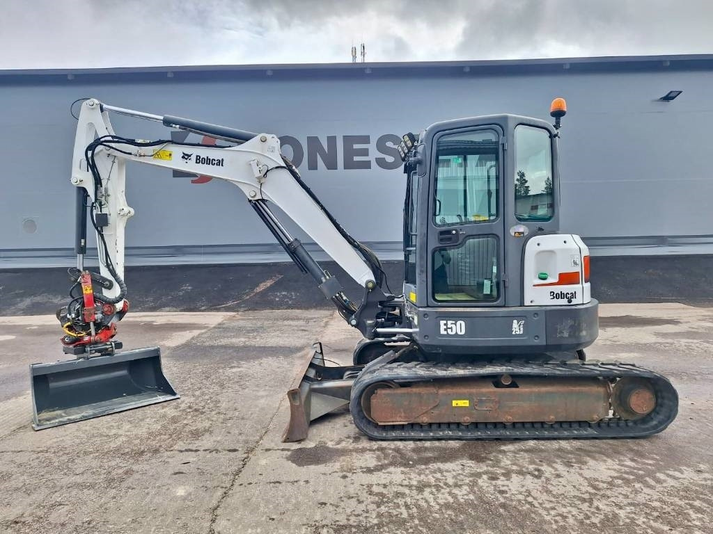 Bobcat MYYTY! SOLD! E50 PYÖRITTÄJÄLLÄ - Mini excavator: picture 1 Bobcat MYYTY! SOLD! E50 PYÖRITTÄJÄLLÄ - Mini excavator: picture 1