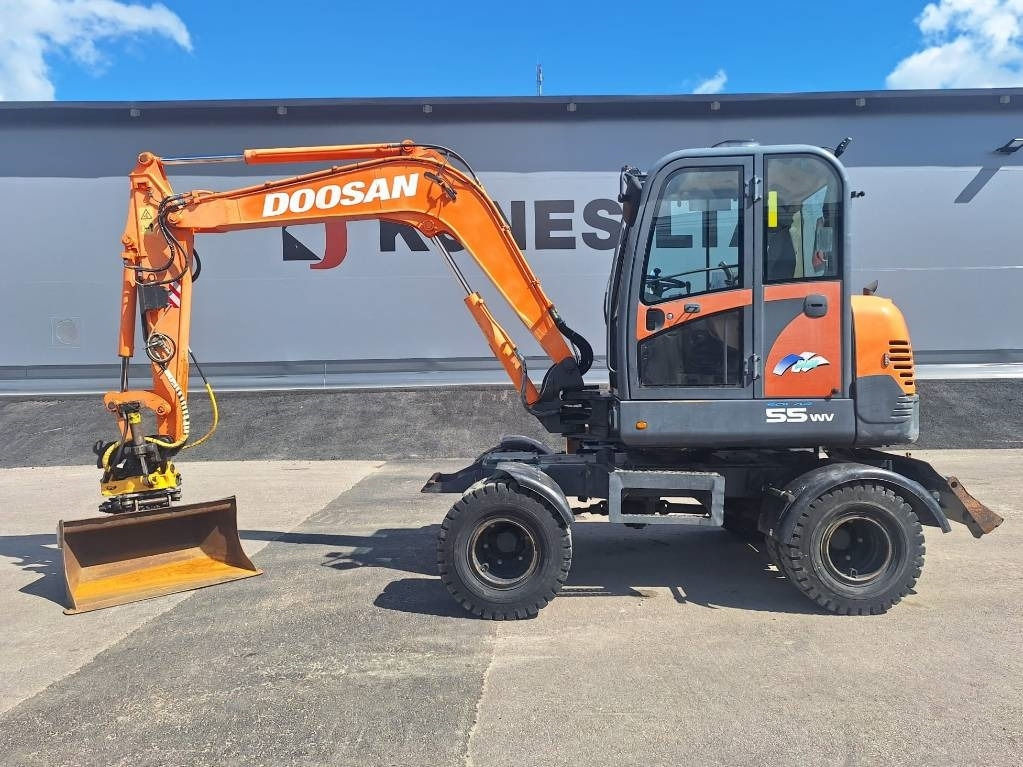 Doosan S55W PYÖRITTÄJÄLLÄ - Wheel excavator: picture 1 Doosan S55W PYÖRITTÄJÄLLÄ - Wheel excavator: picture 1