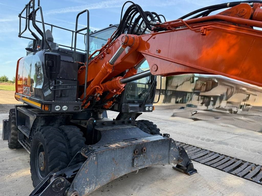 Hitachi ZX 135 W-7 - Wheel excavator: picture 5 Hitachi ZX 135 W-7 - Wheel excavator: picture 5