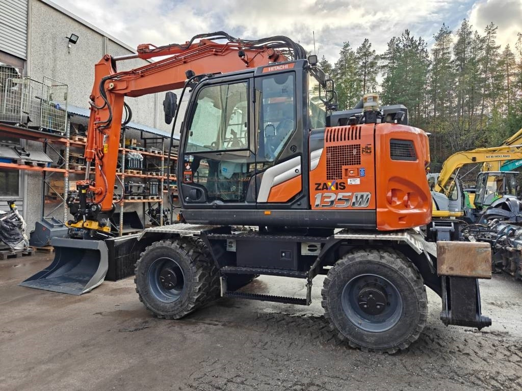 Hitachi ZX135W-7 VARUSTELTU - Wheel excavator: picture 2 Hitachi ZX135W-7 VARUSTELTU - Wheel excavator: picture 2