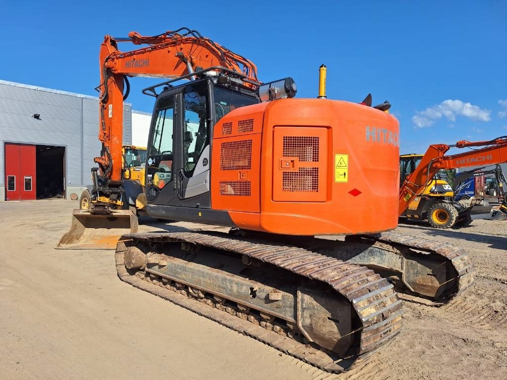 Hitachi ZX225USLC-5 - Crawler excavator: picture 5 Hitachi ZX225USLC-5 - Crawler excavator: picture 5