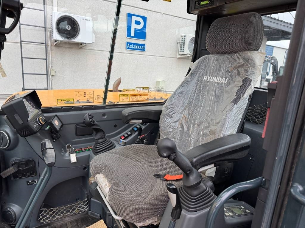 Mini excavator Hyundai R80CR-9A PYÖRITTÄJÄLLÄ: picture 9