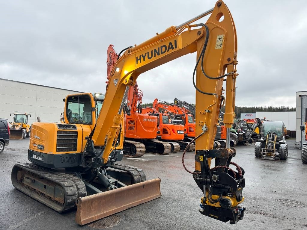 Mini excavator Hyundai R80CR-9A PYÖRITTÄJÄLLÄ: picture 6