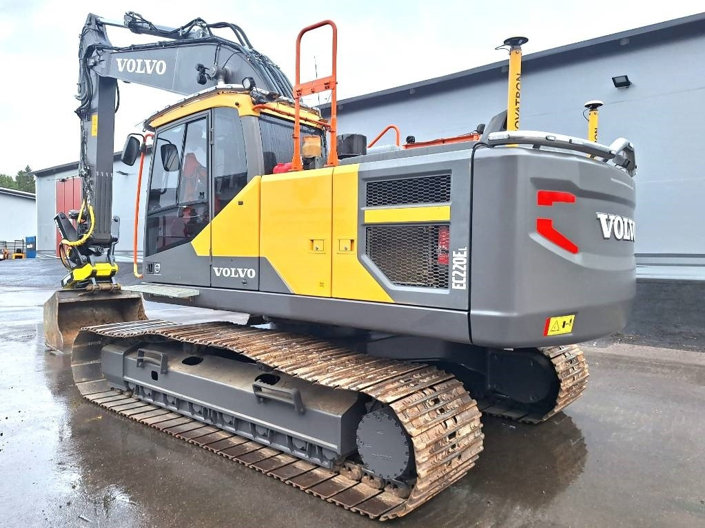 Volvo EC220EL HUIPPUVARUSTEILLA  - Crawler excavator: picture 2 Volvo EC220EL HUIPPUVARUSTEILLA  - Crawler excavator: picture 2