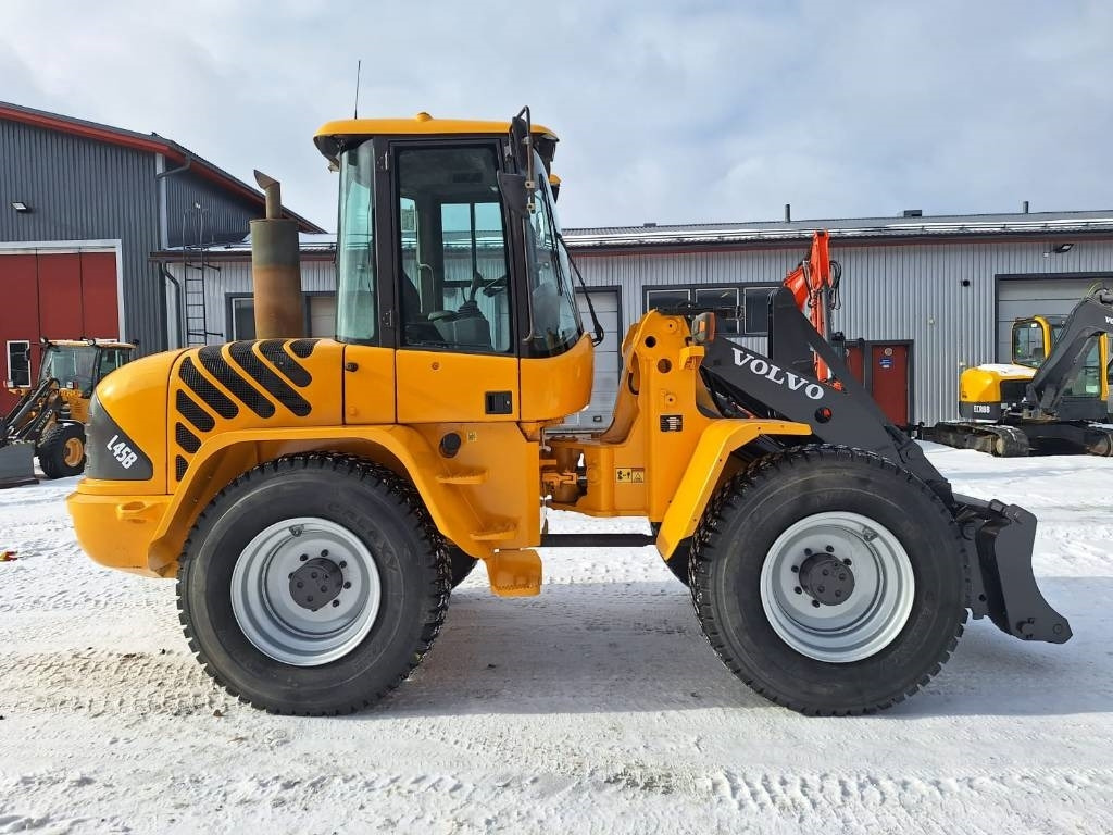 Volvo MYYTY!!SOLD!! L45B UUDET RENKAAT - Wheel loader: picture 5 Volvo MYYTY!!SOLD!! L45B UUDET RENKAAT - Wheel loader: picture 5