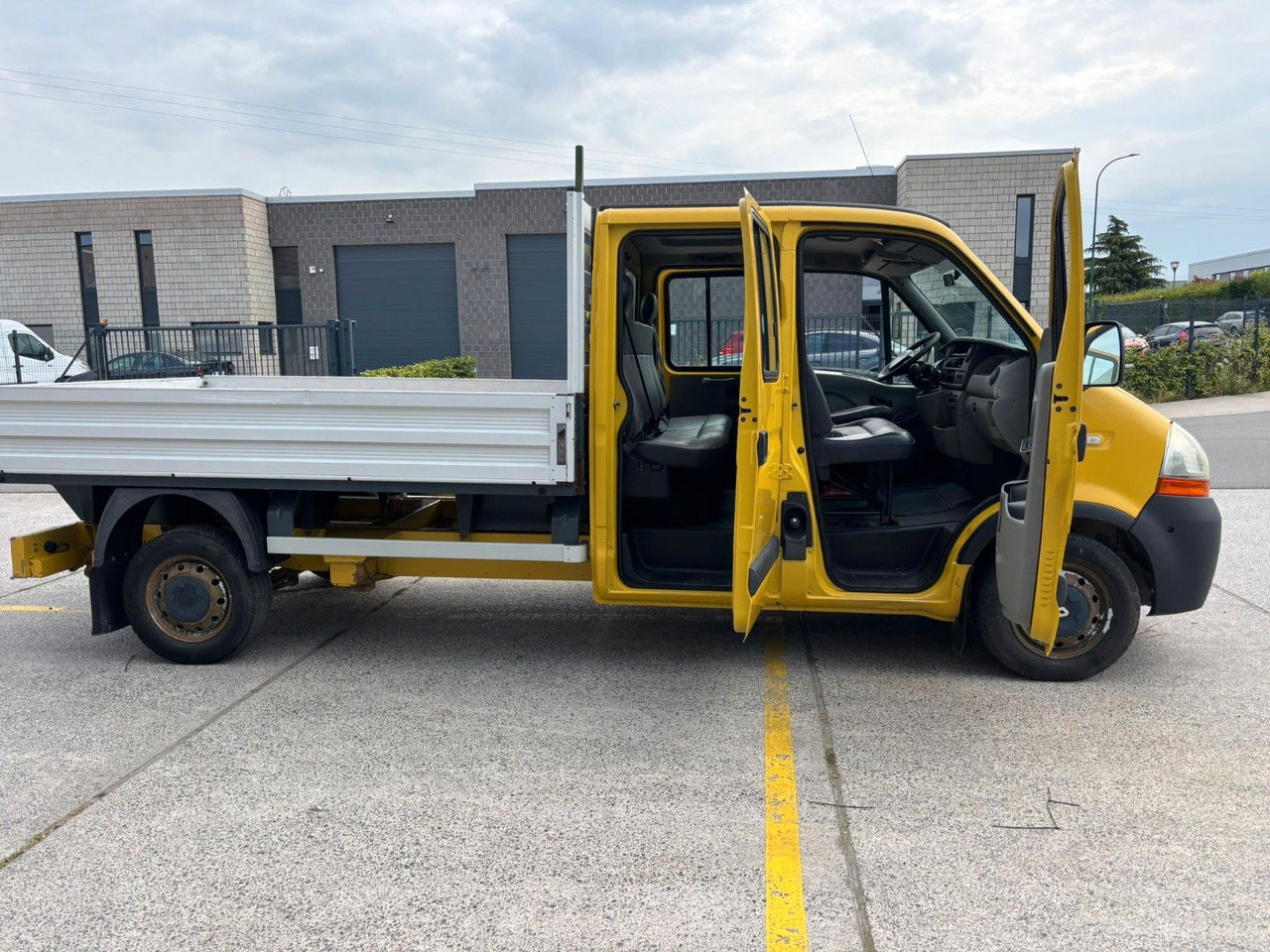 Renault Master Pritsche. 7pl. 2.5 Motor. - Open body delivery van, Combi van: picture 5 Renault Master Pritsche. 7pl. 2.5 Motor. - Open body delivery van, Combi van: picture 5