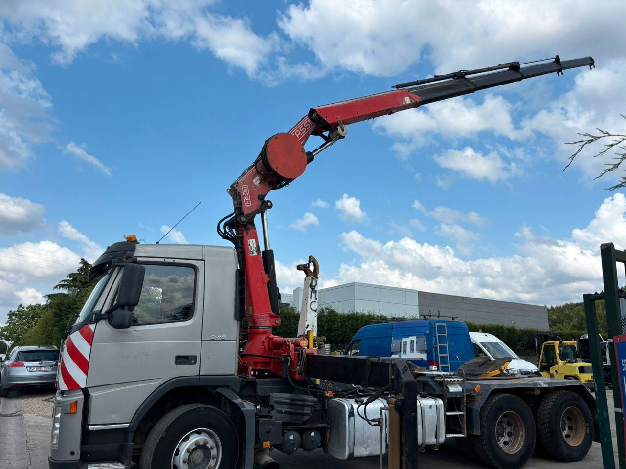 Volvo 6x4. Fassi F195A. Abroll. Funk. Tempomat. - Hook lift truck, Crane truck: picture 5 Volvo 6x4. Fassi F195A. Abroll. Funk. Tempomat. - Hook lift truck, Crane truck: picture 5