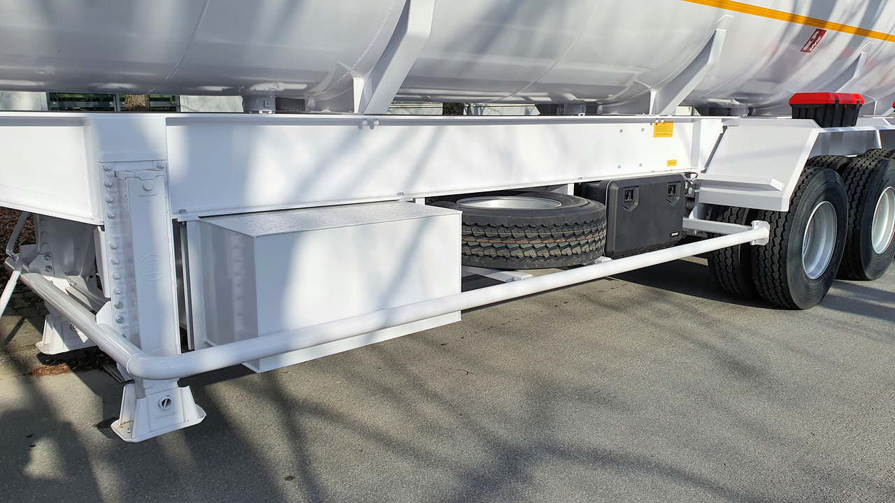 Sievering 40000 LITRE ADR FUEL TANK SEMI-TRAILER FOR MERCEDES ACTROS - Tank semi-trailer: picture 5 Sievering 40000 LITRE ADR FUEL TANK SEMI-TRAILER FOR MERCEDES ACTROS - Tank semi-trailer: picture 5