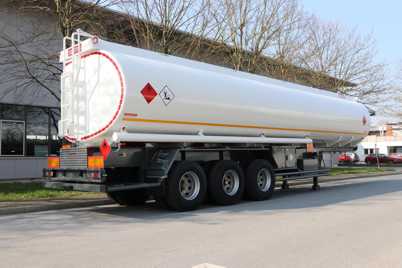 Sievering 45000 LITRES ADR SEMI REMORQUE CITERNE DE CARBURANT - Tank semi-trailer: picture 2 Sievering 45000 LITRES ADR SEMI REMORQUE CITERNE DE CARBURANT - Tank semi-trailer: picture 2
