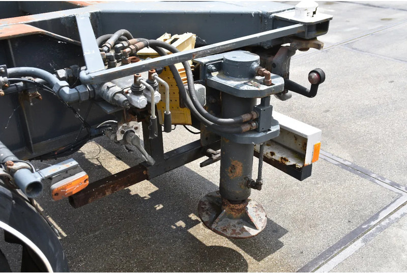 GS - TIPPING CONTAINERCHASSIS - ALL CONNECTIONS - SAF AXLES - DRUM BRAKES - CENTRAL LUBRICATION - GOOD CONDITION - - Container transporter/ Swap body semi-trailer: picture 5 GS - TIPPING CONTAINERCHASSIS - ALL CONNECTIONS - SAF AXLES - DRUM BRAKES - CENTRAL LUBRICATION - GOOD CONDITION - - Container transporter/ Swap body semi-trailer: picture 5