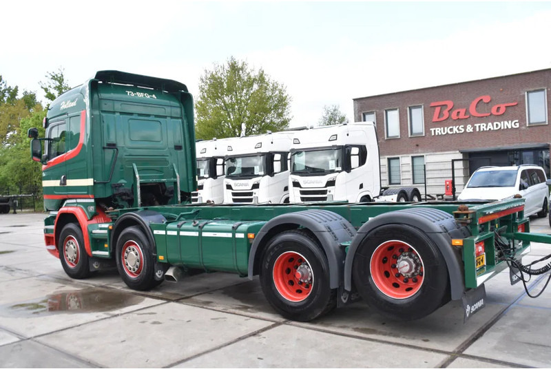 Scania R520 HL V8 8x2 - EURO 6 - MANUAL - RETARDER - WHEELBASE: 510 cm - 10 TONS FRONT AXLE - XENON - - Container transporter/ Swap body truck: picture 3 Scania R520 HL V8 8x2 - EURO 6 - MANUAL - RETARDER - WHEELBASE: 510 cm - 10 TONS FRONT AXLE - XENON - - Container transporter/ Swap body truck: picture 3