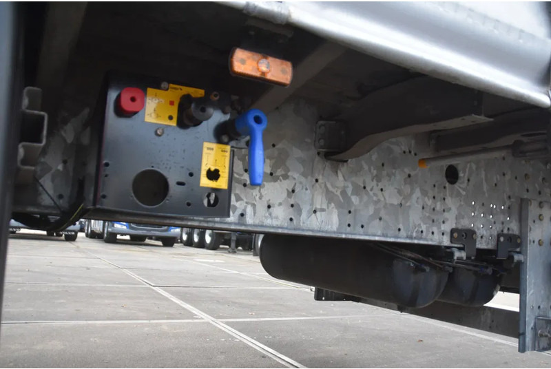 Schmitz Cargobull SCB*S3T - COIL - GALVANIZED - SLIDING CURTAINS/ROOF - DISC BRAKES - TOP CONDITION - - Curtainsider semi-trailer: picture 5 Schmitz Cargobull SCB*S3T - COIL - GALVANIZED - SLIDING CURTAINS/ROOF - DISC BRAKES - TOP CONDITION - - Curtainsider semi-trailer: picture 5
