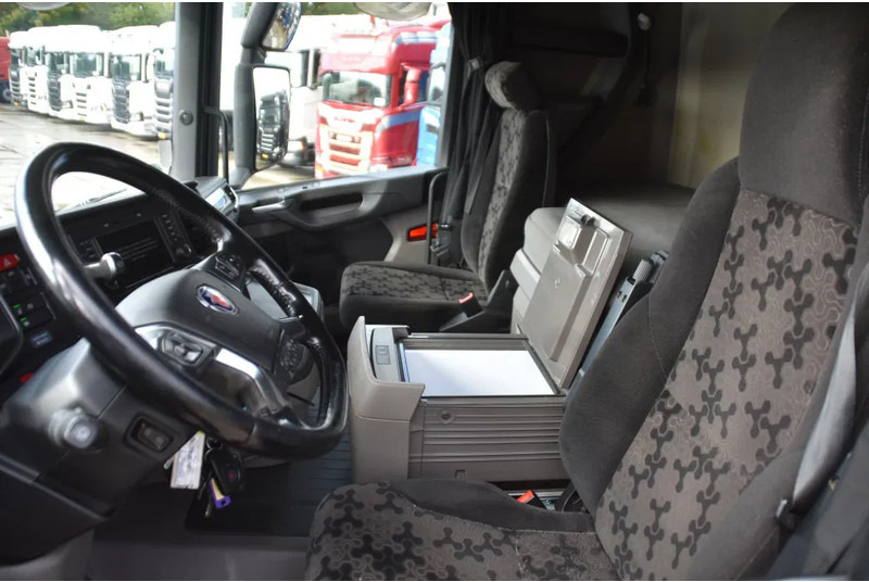Scania R450 NGS 4x2 - ADR FL - RETARDER - 767 TKM - PTO - PARK. AIRCO - 4 POINT AIR SUSPENSION - ALCOA'S - LED LIGHTS - - Tractor unit: picture 5 Scania R450 NGS 4x2 - ADR FL - RETARDER - 767 TKM - PTO - PARK. AIRCO - 4 POINT AIR SUSPENSION - ALCOA'S - LED LIGHTS - - Tractor unit: picture 5