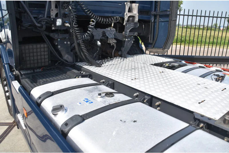Scania S450 NGS 4x2NB - FULL AIR - RETARDER - ACC - PARK. AIRCO - 2 x FUEL TANKS - TOP CONDITION - - Tractor unit: picture 4 Scania S450 NGS 4x2NB - FULL AIR - RETARDER - ACC - PARK. AIRCO - 2 x FUEL TANKS - TOP CONDITION - - Tractor unit: picture 4